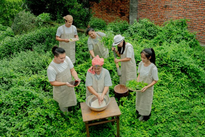 ▲5部落共同製作酒麴。　圖：花東縱谷國家風景區管理處／提供