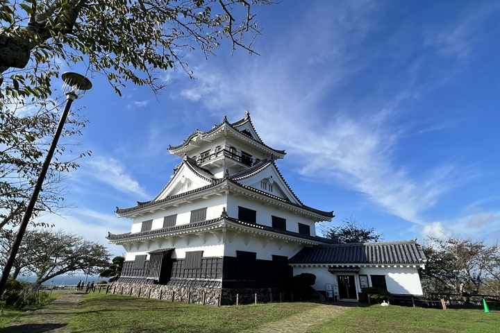 ▲館山城位於城山公園山頂，天守閣呈現三層四階構造。　圖：向日遊顧問有限公司／來源