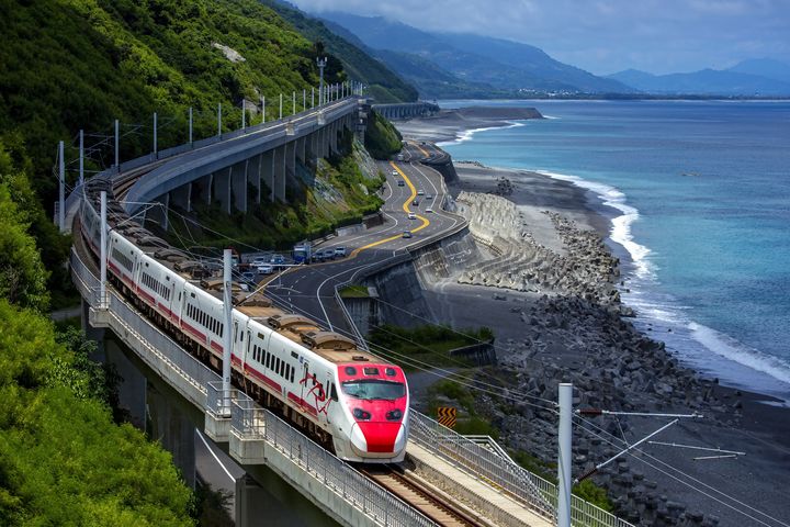 口袋臺東第一名－海天一線南迴線。　圖：台東縣政府交通及觀光發展處觀光遊憩科／提供