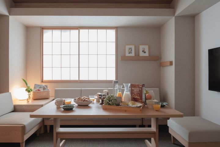 「MIMARU SUITES」寬敞的住宿環境，讓旅人就像在自己家似的舒適自在。　圖：ⒸCOSMOS HOTEL MANAGEMENT CO., LTD.／來源