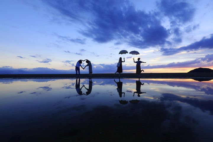 ▲父母濱海岸號稱《日本烏尤尼鹽沼》，是個擁有美麗沙灘而聞名的海岸。　圖：大榮旅遊／提供