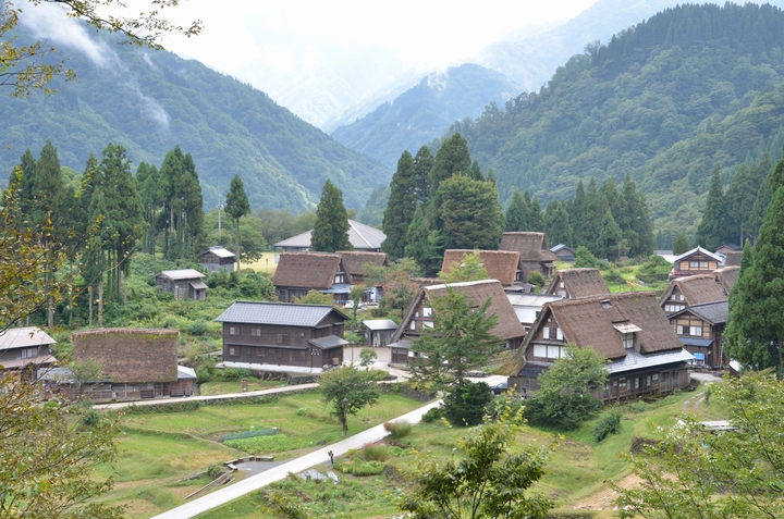 ▲相較於白川鄉，五箇山相倉合掌村規模雖較小，但氛圍更為閑靜。　圖：濃飛乘合自動車株式會社／提供