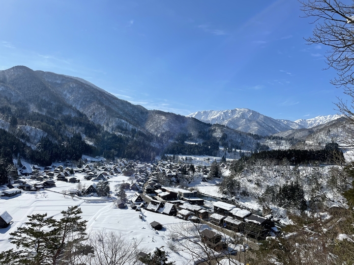 ▲從城山天守閣展望台眺望白川鄉的冬日絕景。　圖：濃飛乘合自動車株式會社／提供