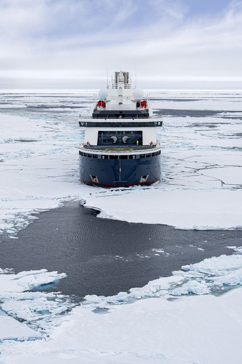 ▲龐洛郵輪「指揮官夏古號」身為豪華破冰郵輪，可深入抵達北極點。　圖：龐洛郵輪／提供