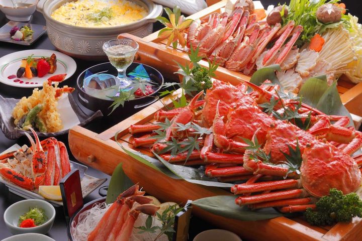 ▲水月花飯店特別將日本海美味的松葉蟹海鮮佐入料理。　圖：大榮旅遊／提供