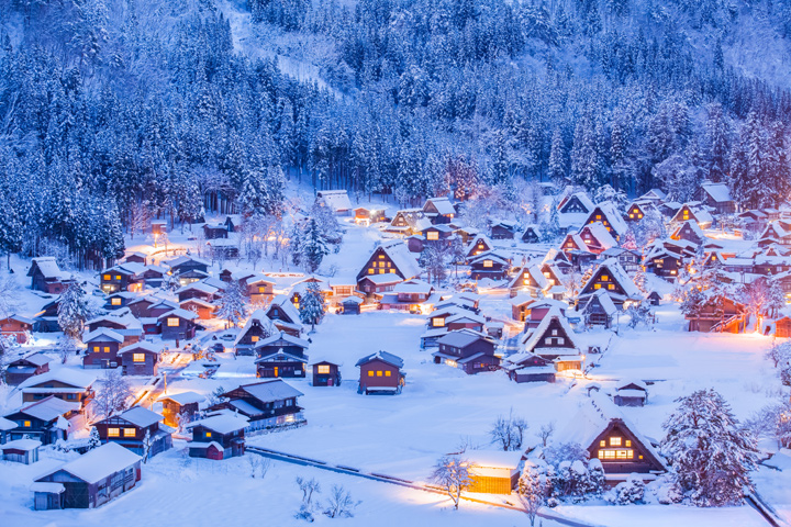 冬雪降臨的合掌村宛如童話世界。 　圖：大榮旅遊／提供