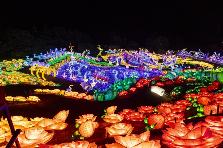 點燈期間長達半年的美麗夜間彩燈秀「伊豆高原GRANILLUMI」，號稱是日本首創互動體驗型燈會。　圖：伊豆Granpal公園／提供