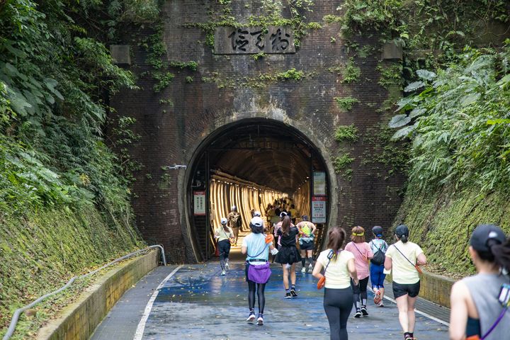 ▲鐵道馬賽道跑經東北角人氣景點-福隆舊草嶺隧道（第七屆2022資料照）。　圖：新北市政府觀光旅遊局／提供