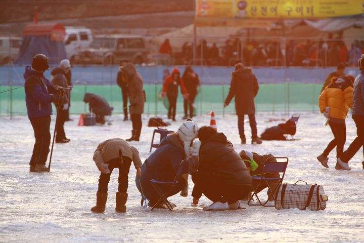 ▲韓國冬季活動－冰釣。　圖：韓國觀光公社／提供