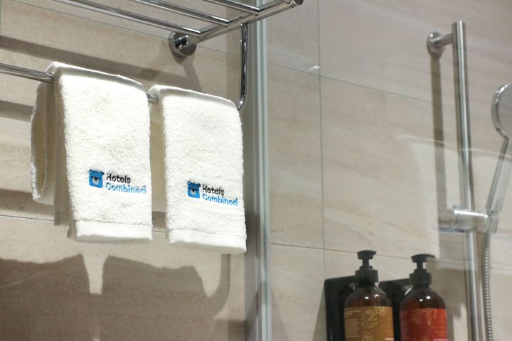 ▲飯店浴室毛巾也能看見人氣吉祥物「比比熊」的蹤跡。　圖：煙波國際觀光集團／提供