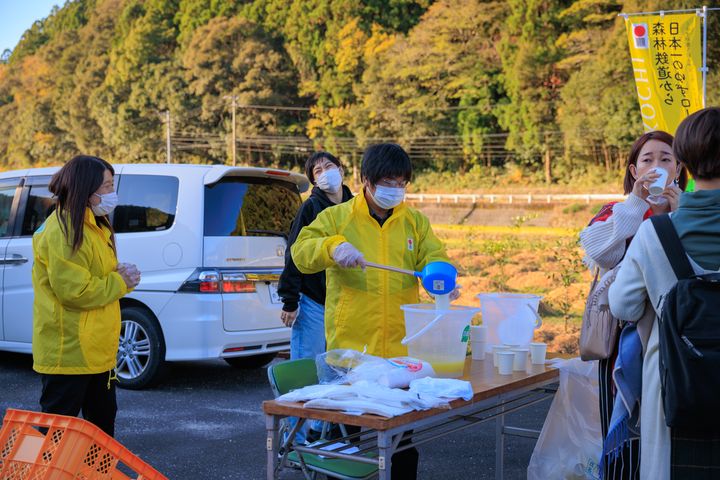 ▲鮮榨的柚子汁加入蜂蜜即飲非常鮮甜。　圖：高知縣國際觀光課／提供