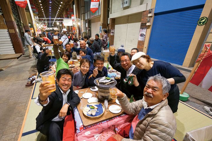 每年3月舉辦的「土佐宴客祭（OKYAKU）」可體驗高知宴客文化。【禁止酒駕；未滿十八歲禁止飲酒。】　圖：高知縣國際觀光課 ／提供
