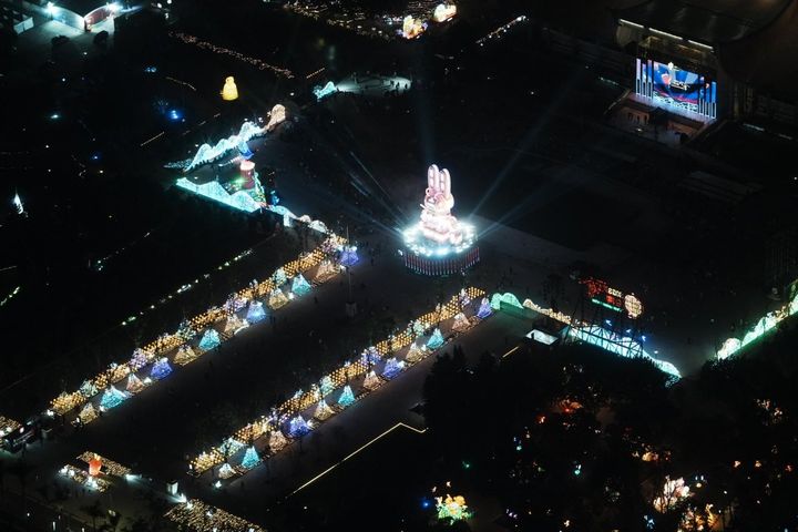 從台北101俯瞰台灣燈會展場。　圖：臺北市政府觀光傳播局／提供