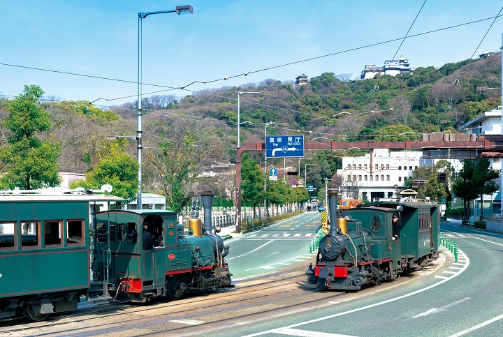 串連松山市區與道後溫泉街的復古風路面電車「少爺列車」。　圖：愛媛縣觀光國際課／提供