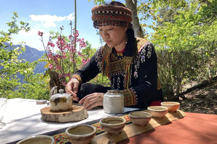 哈娜谷泡茶。　圖：茂林國家風景區管理處／提供 