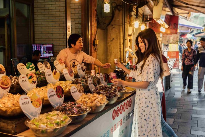 ▲金山老街擁有許多在地特色美食小吃。　圖：新北市政府觀光旅遊局／提供