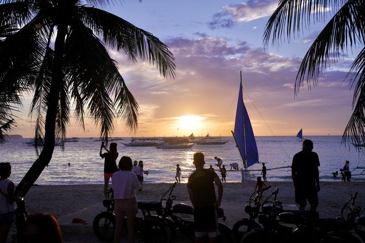 ▲位於菲律賓中部的長灘島，一直以浪漫、絕美海景成為旅人最愛。　圖：菲律賓皇家航空／提供