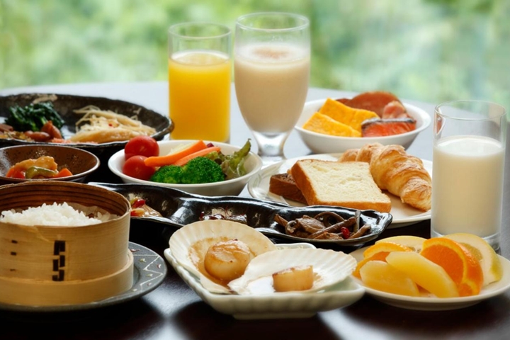 ▲時令早餐提供和洋自助式或日式套餐可選擇。　圖：Booking.com Japan K.K.／來源