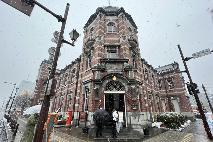「岩手銀行紅磚館」為日本東北現存唯一的辰野金吾式建築。　圖：向日遊顧問有限公司／來源