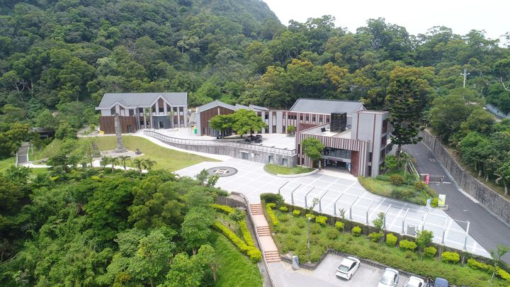 ▲觀音山遊客中心暨猛禽館。　圖：北海岸及觀音山國家風景區管理處／提供