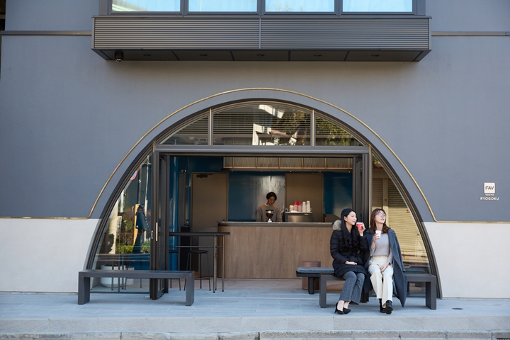 ▲「FAV TOKYO兩國」外觀就像是文卿咖啡廳，住客能在1樓享用咖啡後再開始旅程。　圖：KASUMIGASEKI CAPITAL／來源