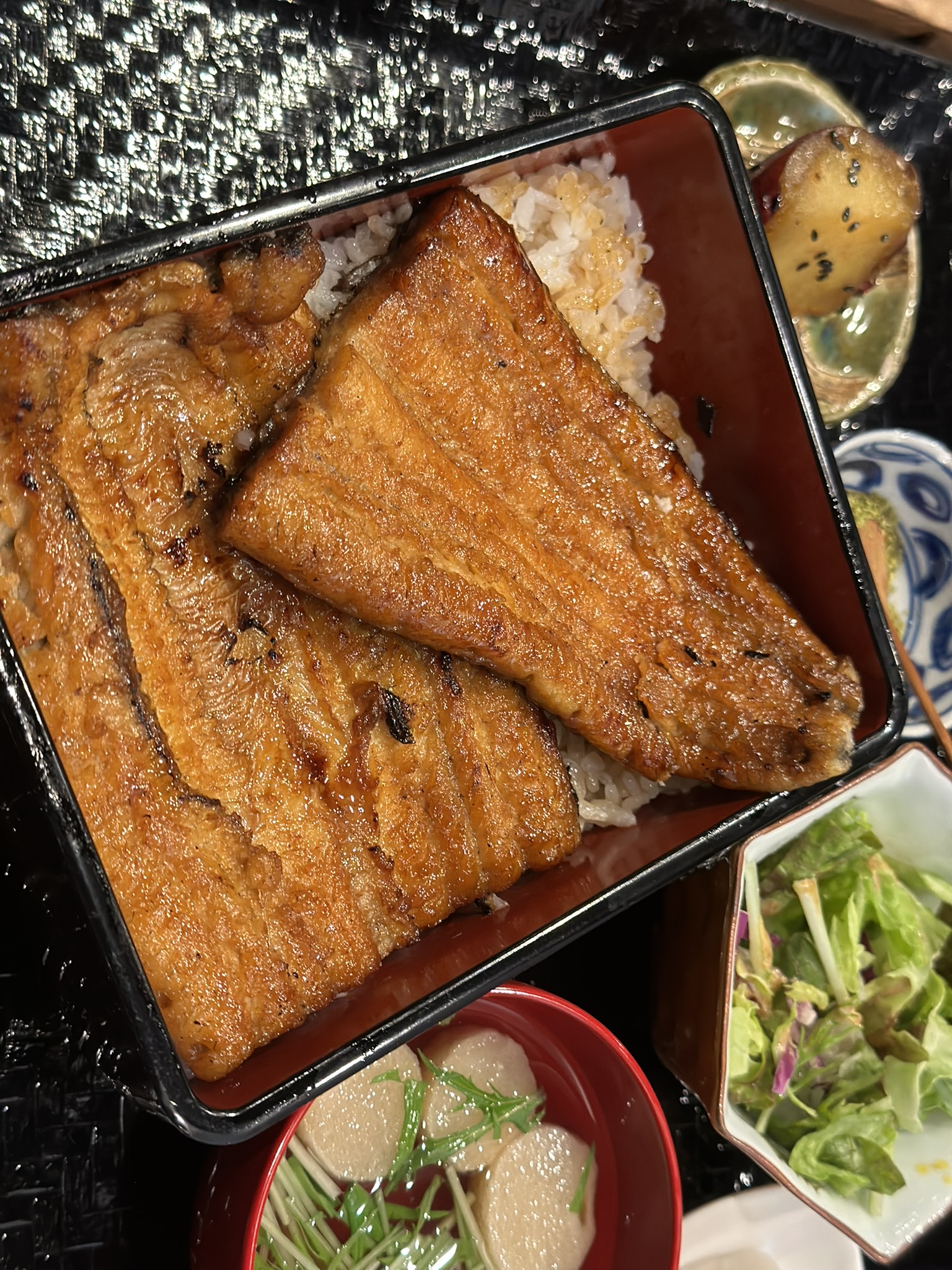 ▲三島鰻魚店家「ひいらぎ」走關東路線，肉質鬆軟美味。　記者-蔡雅雯／攝影