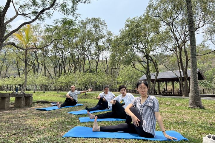 ▲活動現場－草地瑜珈體驗。　圖：阿里山管理處／提供