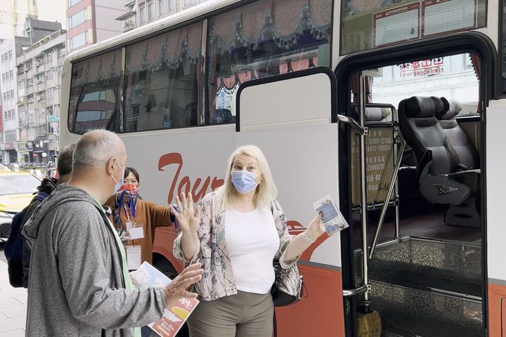 基隆針對郵輪旅客推出觀光巴士深度體驗遊程。　圖：基隆市政府觀光及城市行銷處／提供