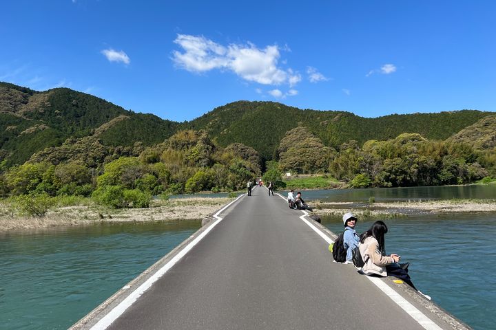 ▲四萬十川流域上的特殊風景「沈下橋」。　圖：高知縣國際觀光課／提供