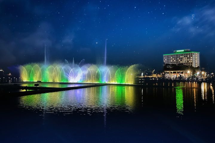 欣賞暑期故宮南院推出的夜間水舞表演是相當推薦的渡假住宿選擇。　圖：長榮文苑酒店／提供