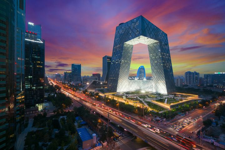 ▲中央電視台總部大樓建築結構獨特，入夜後更散發冷峻時髦的未來感。　圖：Shutterstock／來源