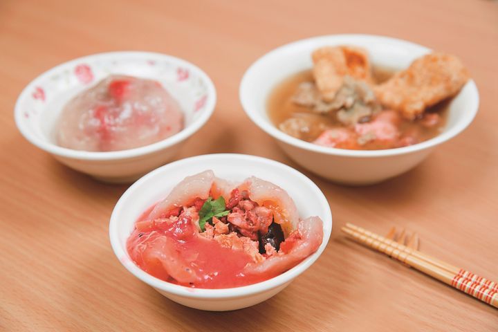 「川業肉圓」主打手工醃製肉餡的紅糟肉圓。　圖：臺北市政府觀光傳播局（攝影：林煒凱）／提供