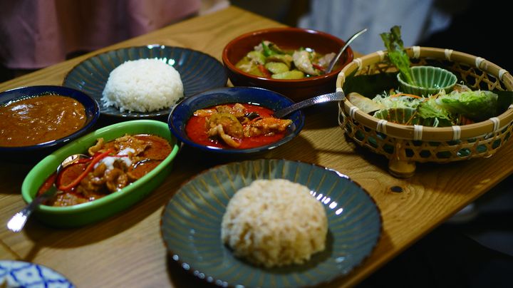▲多樣泰式咖哩料理，可以搭配日本米或是泰國米，都非常對味。　記者-張偉浩／攝