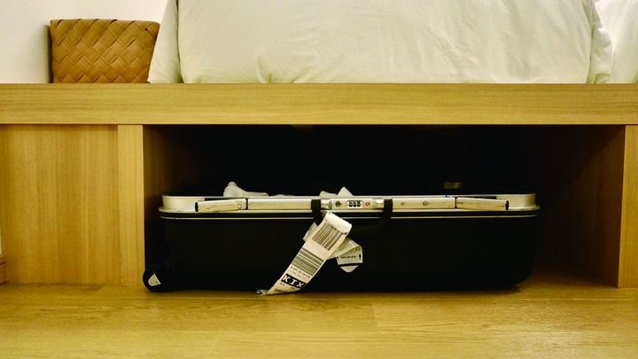 ▲榻榻米床下的挑高空間可以放置行李，解決日本旅店行李箱佔空間的問題。　記者-張偉浩／攝