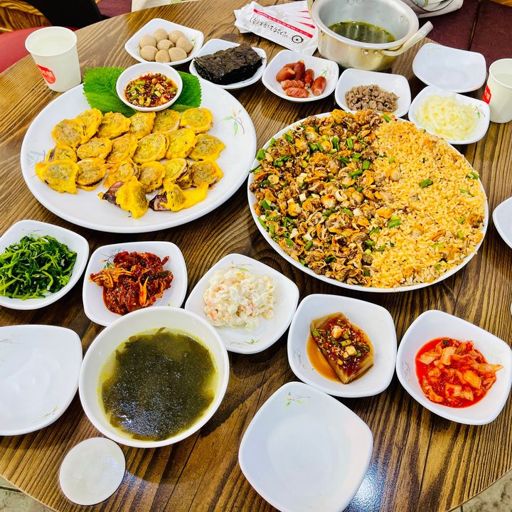 ▲傍海的束草擁有美味的海鮮料理。　圖：韓國觀光公社／提供  