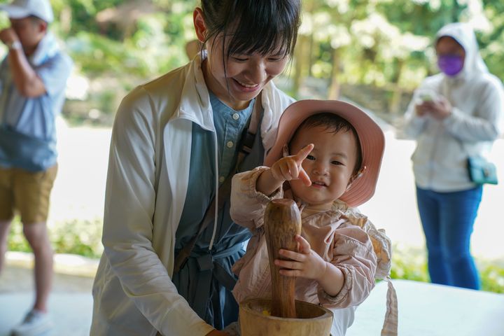 ▲小朋友體驗搗地瓜。　圖：屏東林區管理處／提供