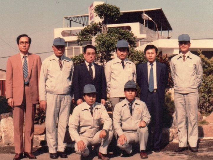 ▲1981年日本三協高層人員訪問協櫻公司時留影。　圖：台灣現代音樂鈴博物館／提供