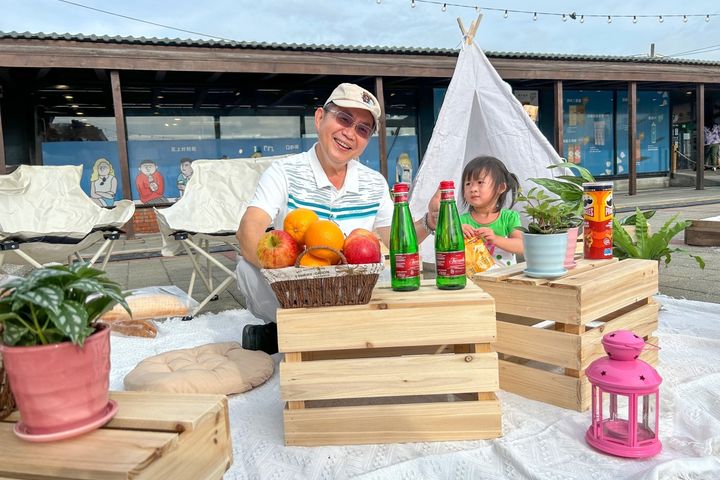 ▲除了有音樂與表演，還有在地特色與文創商品的「鹽選市集」開賣。　圖：雲嘉南濱海國家風景區管理處／提供