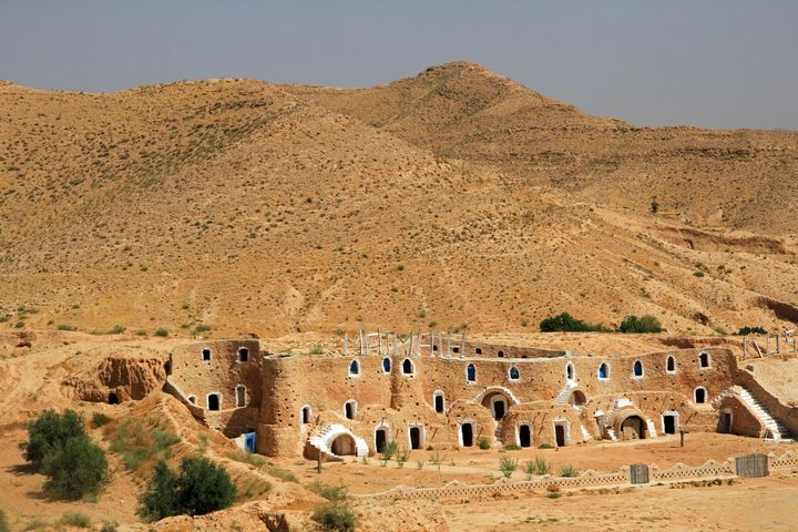 許多旅人帶著朝聖的心情踏上瑪特瑪它這塊土地，感受星際大戰天行者降臨地球，對地球的第一眼印象。　圖：晴天旅遊／提供
