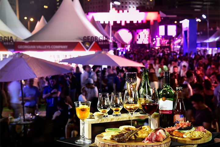香港美酒佳餚巡禮。【※禁止酒駕；未滿十八歲禁止飲酒】　圖：長榮航空／提供