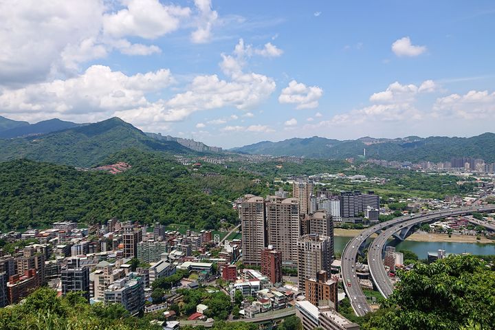 健行趣／新店獅頭山步道整新開放 逍遙亭鳥瞰山景