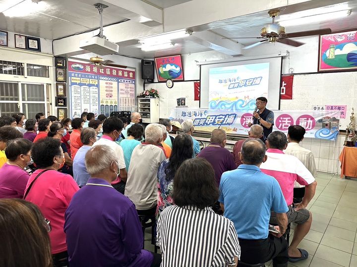 ▲朱祐賢秘書與志工團隊說明活動理念。　圖：台中市政府觀光旅遊局／提供