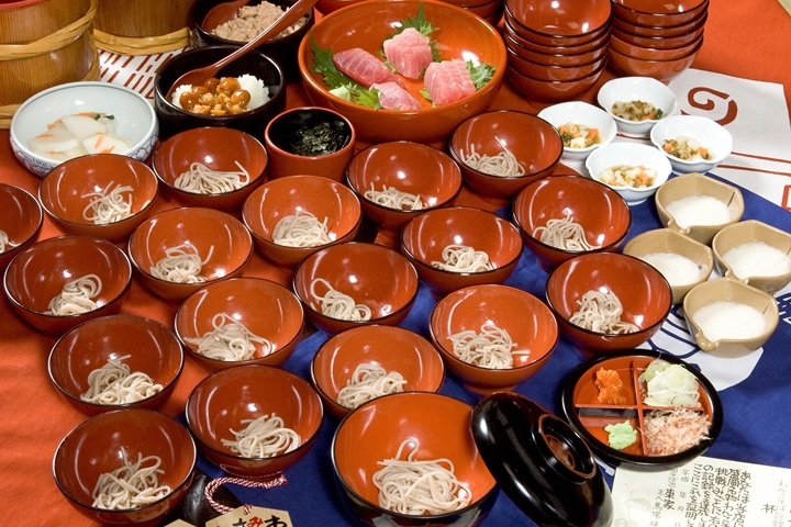 ▲「碗子蕎麥麵」為盛岡三大麵之一，吃法有趣一口就是一碗，能搭配各種小菜享用。　圖：岩手縣、向日遊顧問有限公司／來源