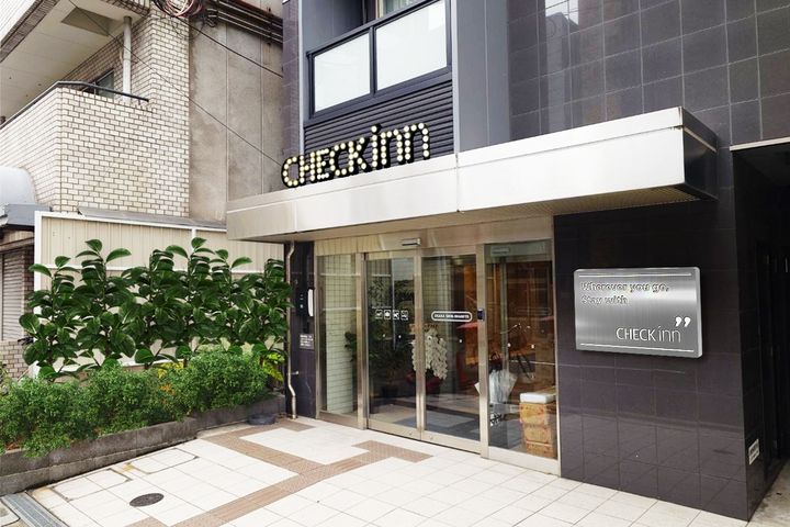 全新開幕的「雀客旅館大阪新今宮」，地理位置方便、鬧中取靜，步行7分鐘即可抵達通天閣和新世界商圈。　圖：雀客旅館大阪新今宮／提供
