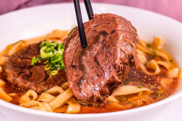 天下三絕麵食館已連續五年榮獲《台灣米其林指南》必比登推介。　圖：天下三絕麵食館／提供