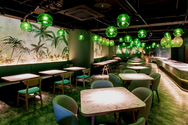 ▲1樓公共區域「SESSION LOUNGE」散發濃厚森林風格，能享受免費飲品。　圖：KATO PLEASURE GROUP／來源
