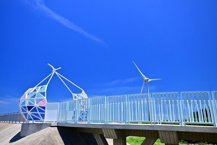 松柏漁港景觀橋－漁網造型地景。　圖：台中市政府觀光旅遊局／提供