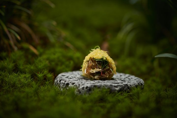 ▲融合泰國美食和日本烹飪的佳餚，打造直達感官用餐體驗。　圖：都喜國際 Dusit International／提供