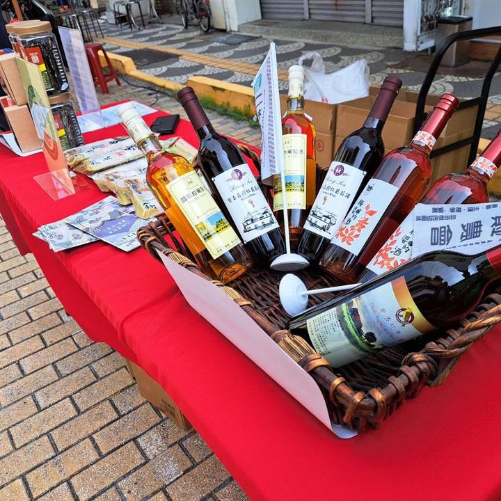 ▲地方酒窖、酒莊也加入市集行列。【禁止酒駕；未滿十八歲禁止飲酒。】　圖：彰化縣政府城市暨觀光發展處／提供