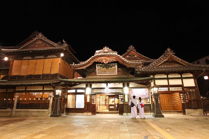 ▲松山市內的道後溫泉擁有三千年歷史，據說宮崎駿便是以此畫出《神隱少女》湯屋原型。　圖：shutterstock／來源